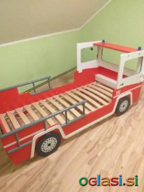 Prodam otroško posteljo mere 90x200 in pisalno mizo.