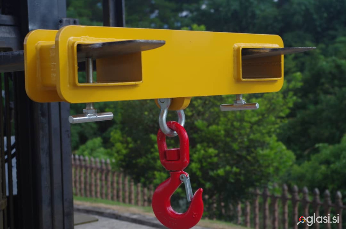 Kljuka za vilice - 1000 kg