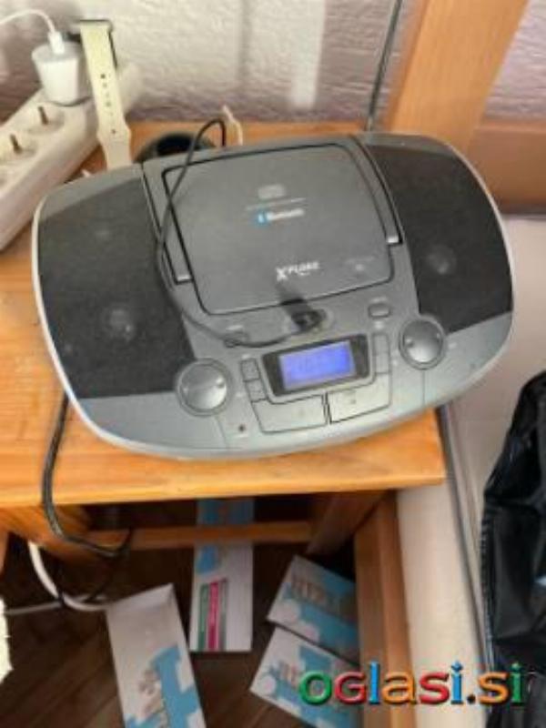 RADIJO Z PREDVAJALNIKOM IN BLUETOOTH