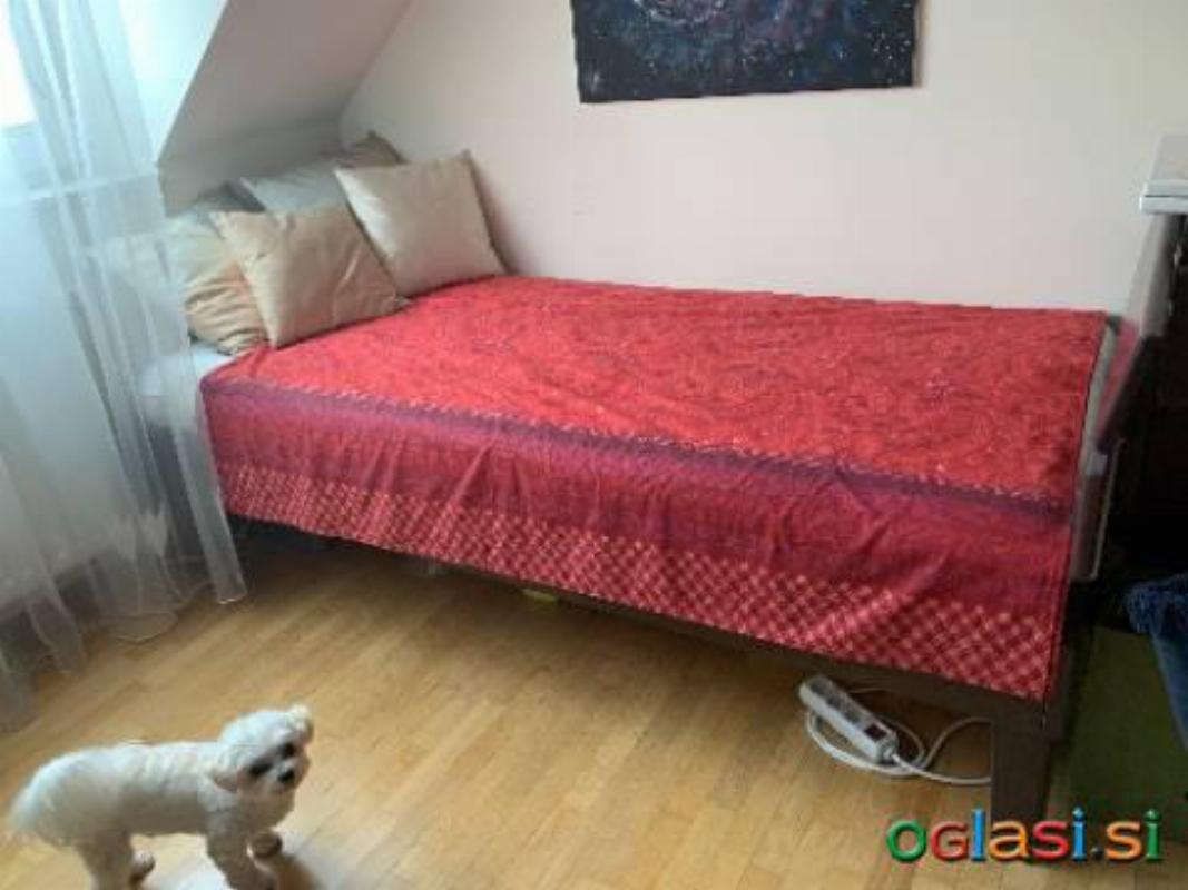 Postelja polni les 145€, jogi podarim, 96cm X 55cm X 200cm