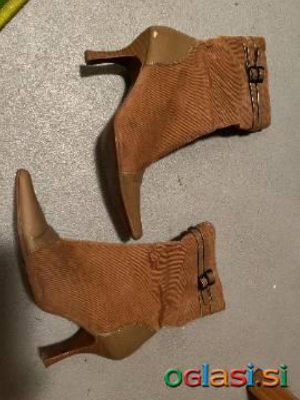 Prodam škornje rjava barva, z visoko ozko peto, semiš, št.37