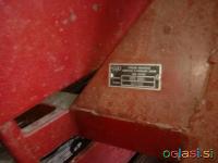 Tračni obračalnik SIP UTO 1650 in doma narejeni traktorski plato