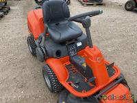 Komunalna kosilnica Husqvarna R16 C, letnik 2011, 15,5 KM, sečnja 94 cm.