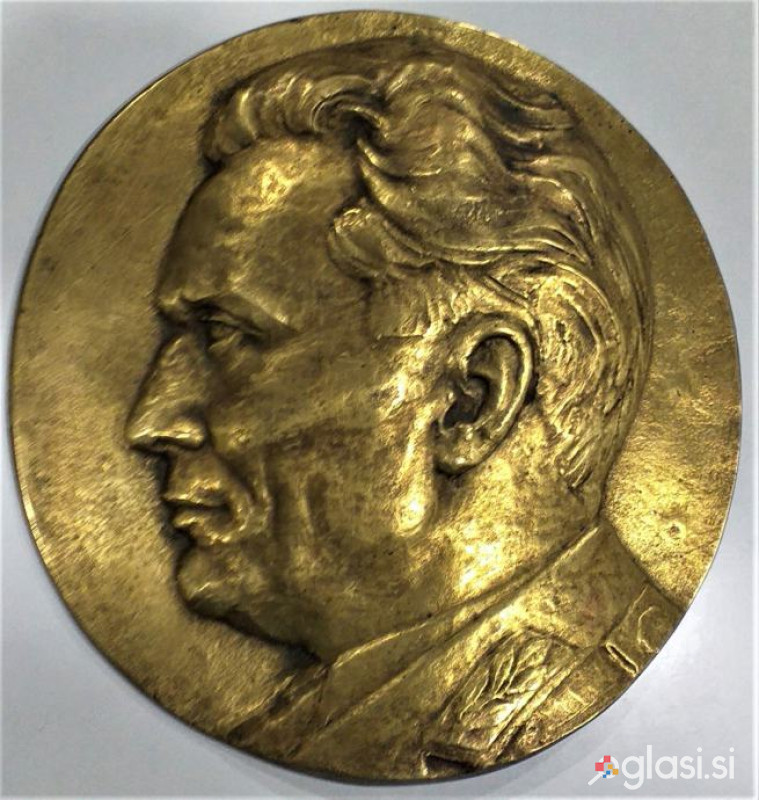 Josip Broz Tito - relief iz medenine