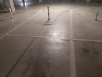 ODDAM  PARKIRNO MESTO V GARAŽNI HIŠI