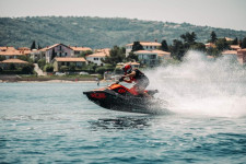 Oddamo vodne skuterje - TURBORENTING.SI