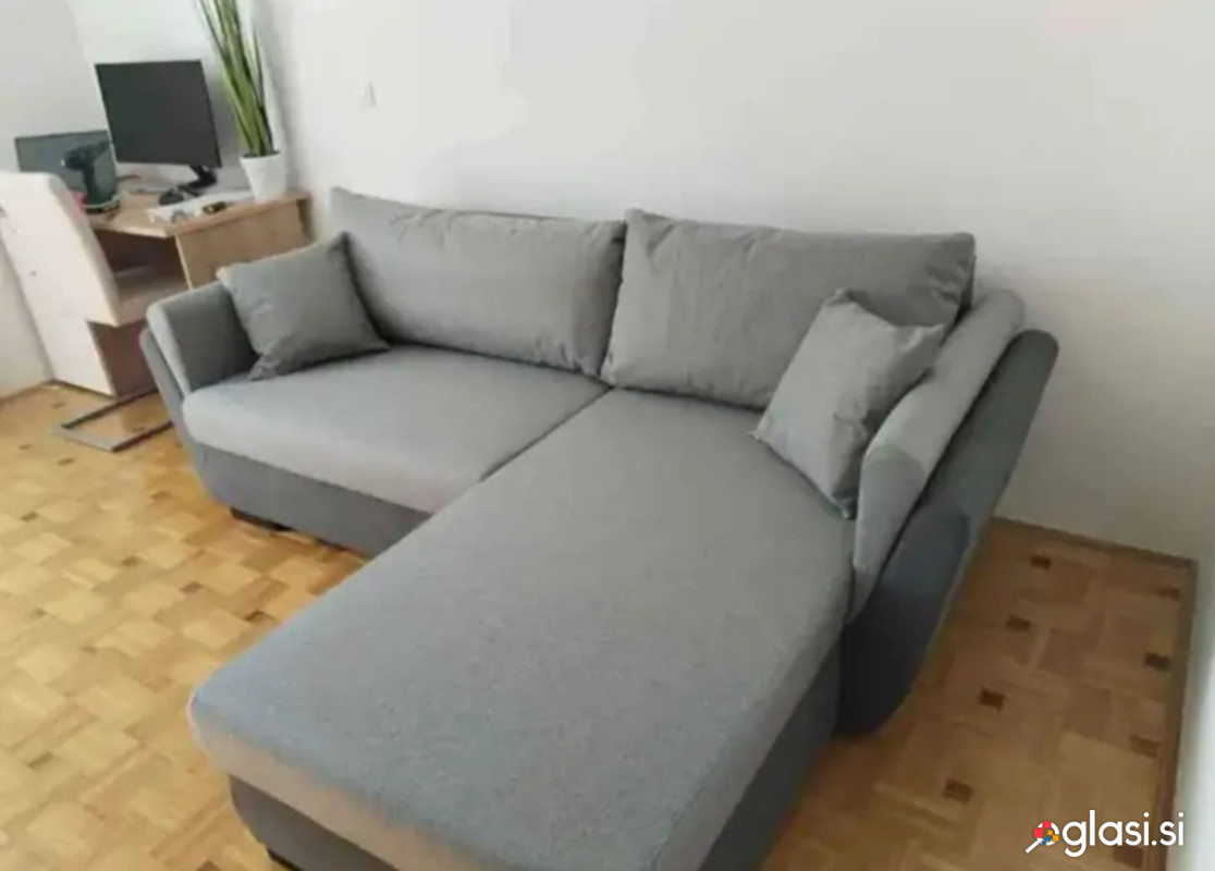 Komplet.. Sedežna, pisalna miza, stol in ekran