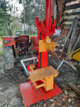 Vertikalni cepilec 21 T