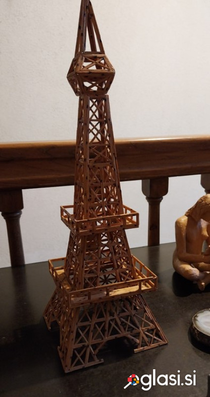 Eifelov stolp iz vžigalic in marmorni podstavek 20 eur