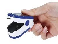 Naprstni pulzni oksimeter in merilnik srčnega utripa LCD