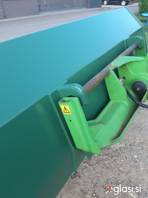 žlica za teleskopski viličar 2,5 m