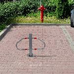 Zložljiv stebriček za parkirni prostor s ključavnico in odsevnimi trakovi 48x70c