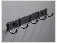 Črni stenski obešalnik 38cm za obešanje oblačil 5x kljuke