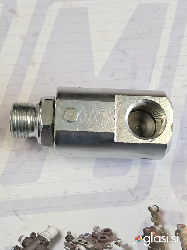 SJ90-08 1/2 BSP , G1020, VRTLJIVI HIDRAVLJIČNI PRIKLJUČEK 1/2 COLE