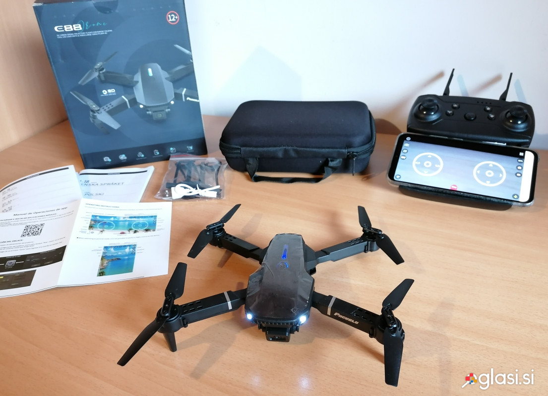 Dron z dvojno kamero novo