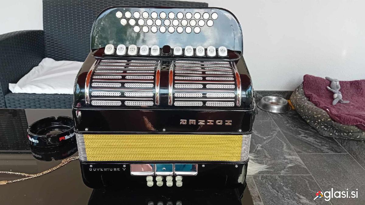 Harmonika hohner CF uglasitev