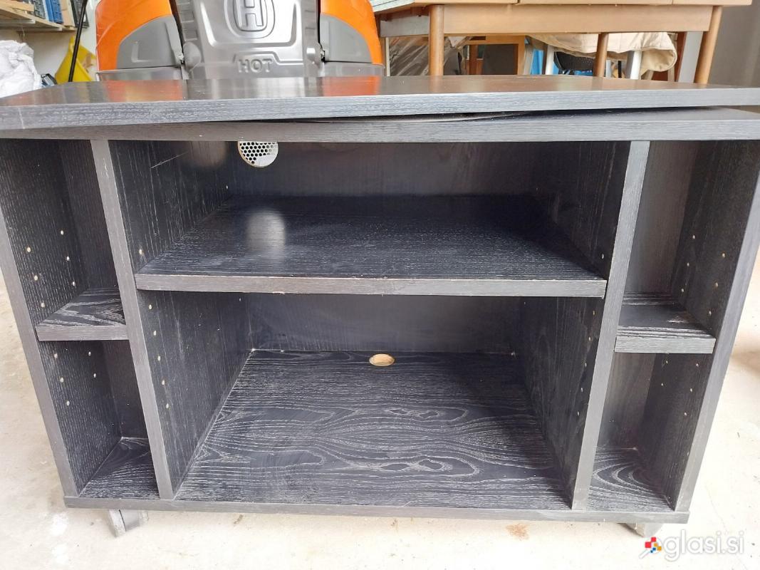 TV omarica z vrtljivo zgornjo ploskvijo za TV