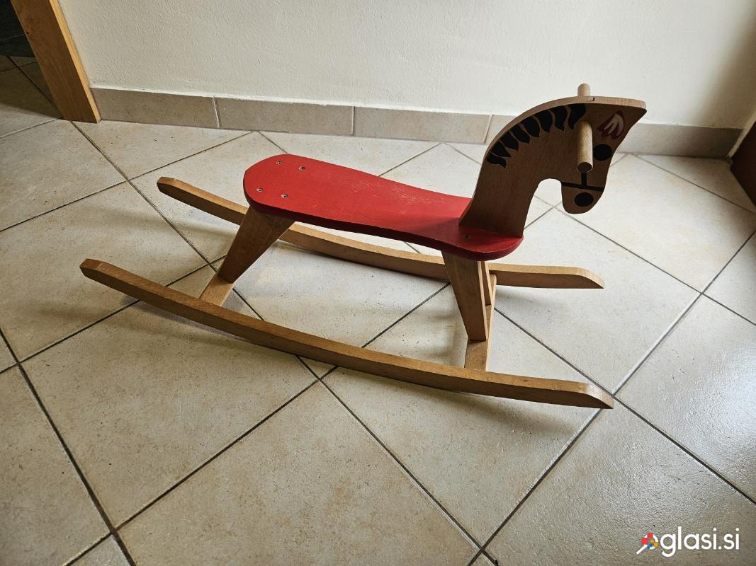Otroški lesen gugalnik - možnost dostave