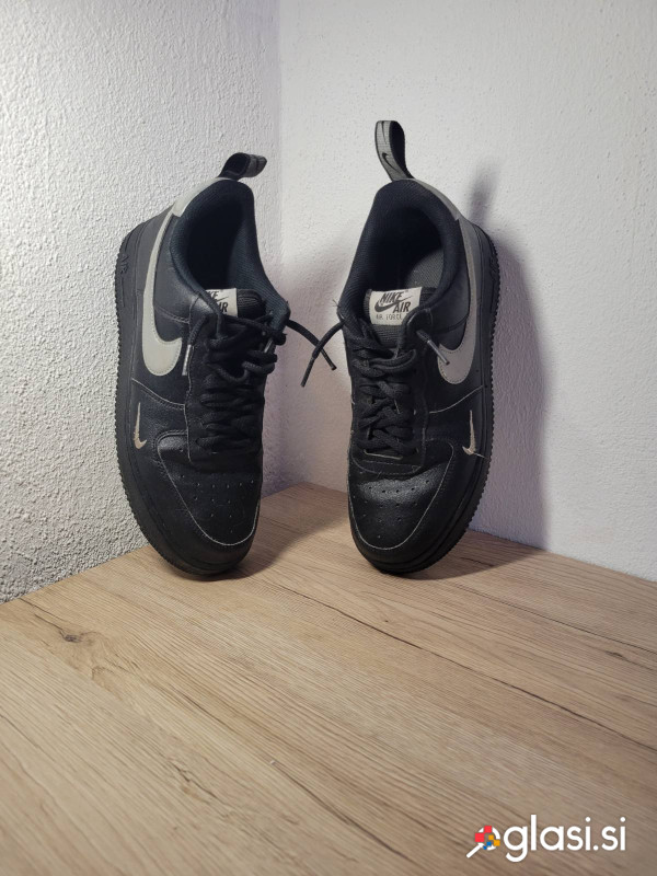 Nike Air Force 1, št. 40, črne
