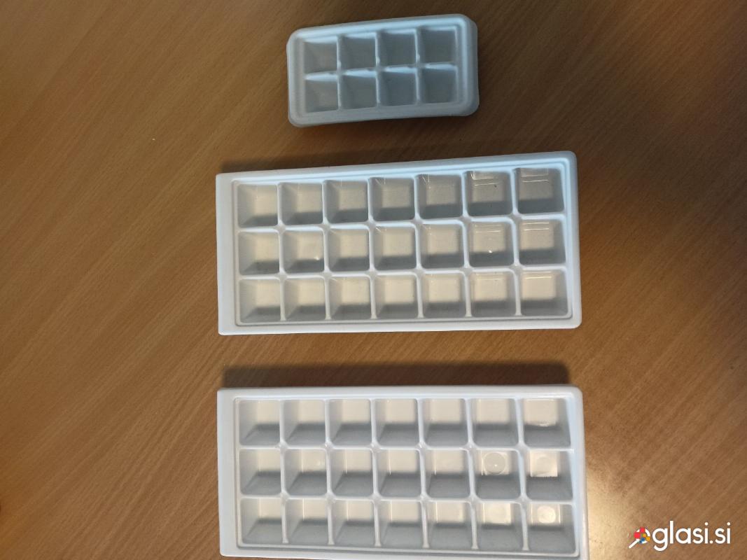 Prodam  posodice za led in posodice  hladilnik