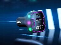 Avto FM oddajnik in polnilec bluetooth 3x USB 12-24V LED RGB