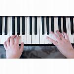 Velike elektronske klaviature + mikrofon in nosilec not 61 tipk