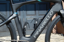 Električno gravel kolo Pinarello NYTRO E7 črno