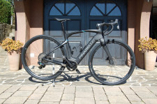 Električno gravel kolo Pinarello NYTRO E7 črno
