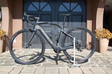 Električno gravel kolo Pinarello NYTRO E7 črno