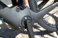 Električno gravel kolo Pinarello NYTRO E7 črno