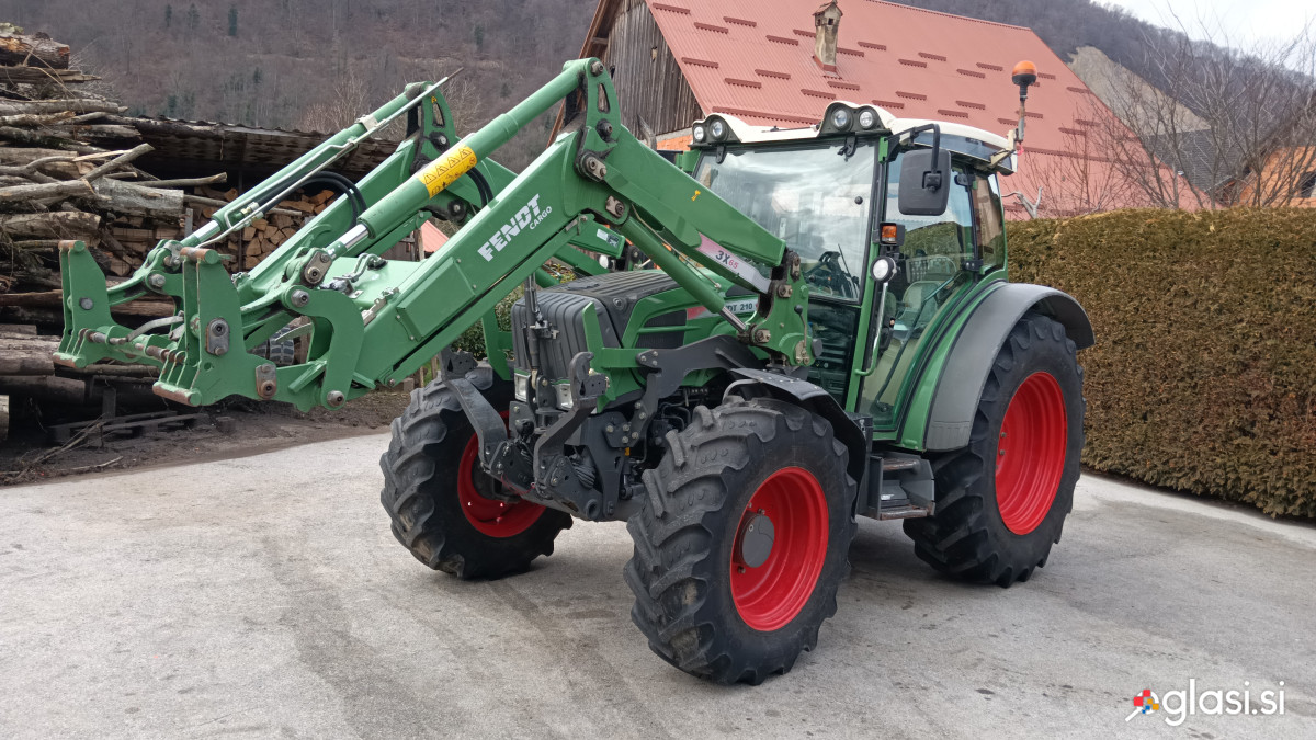 Traktor Fendt 210 VARIO TMS - 100 KONJEV - HIDRAVLIKA - NAKLADAČ
