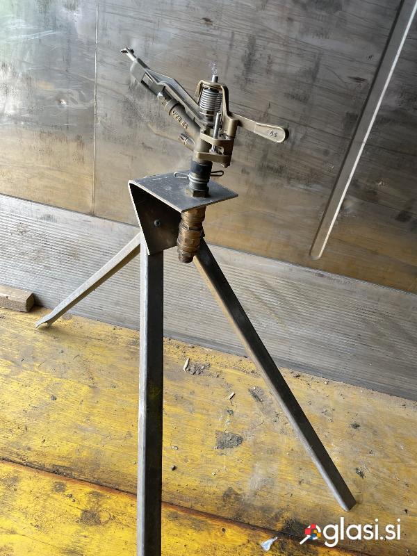 Zalivalec, škropilnik Rainbird vyr-65