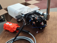 Mini hidravlični agregat za dvižno napravo 0,8kW - 12V/24V