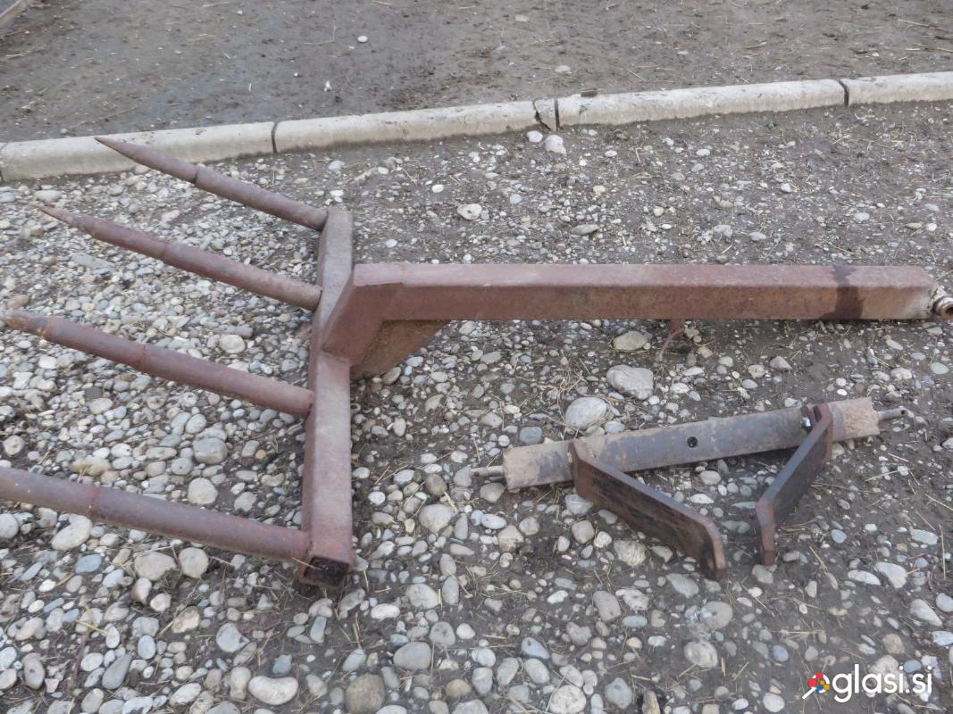 NAKLADAČ NA TRITOČKOVNI PRIKLOP PRODAM