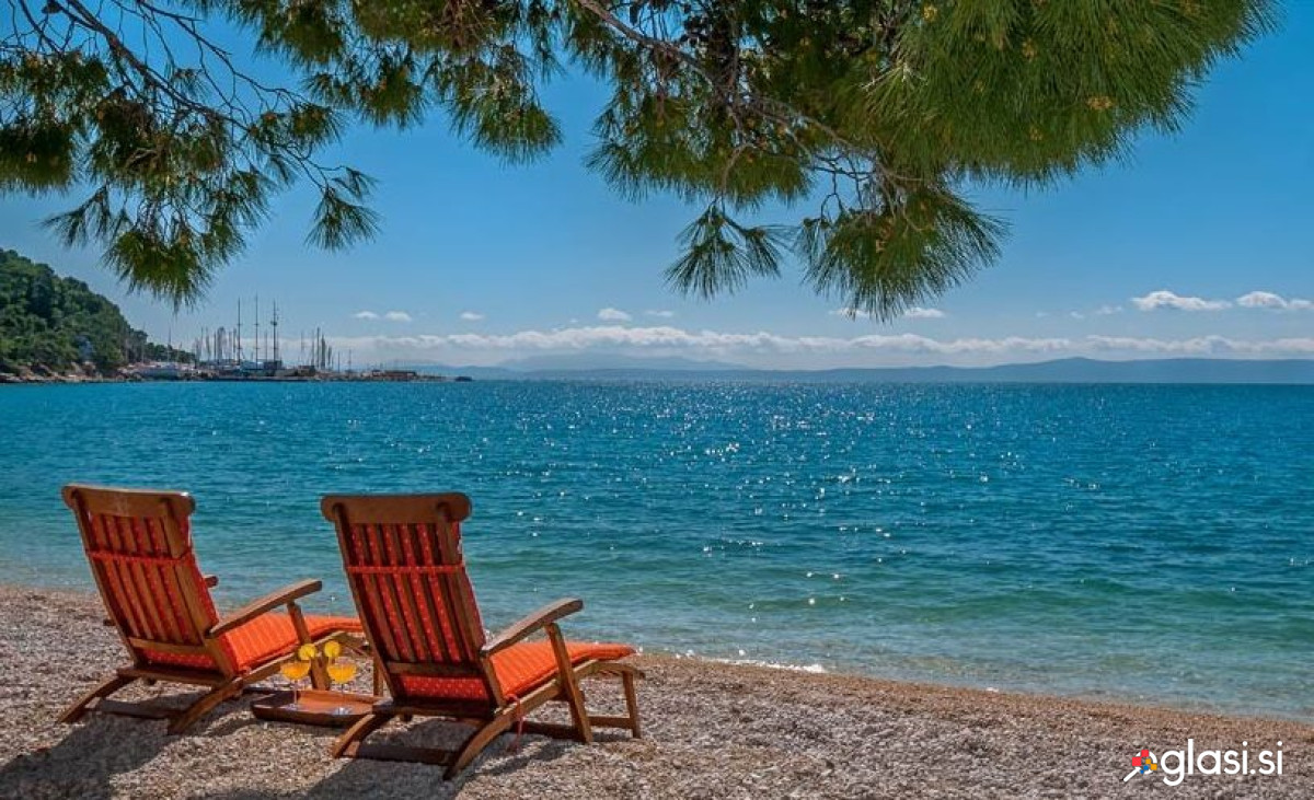 Nudiva pomoč v zameno za tedensko prenočišče na obali