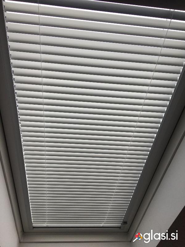 Žaluzija (bela) za Velux GGU M10 okno