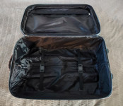 Dve platneni potovalni torbi