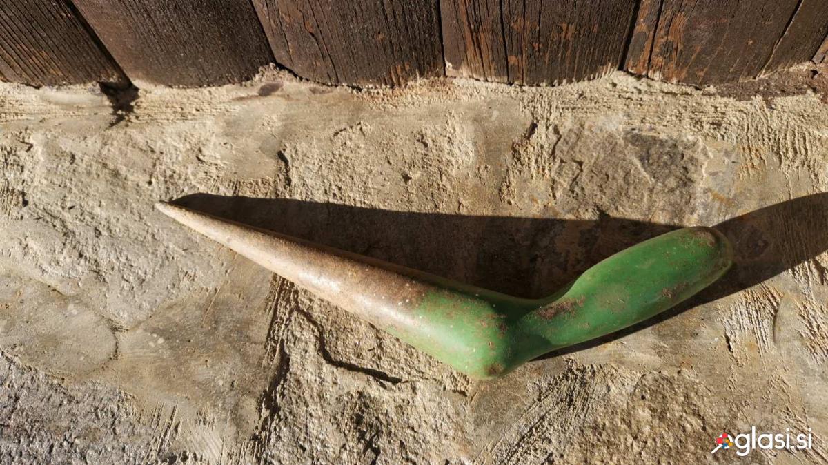 Kovinski pripomoček za sajenje prodam