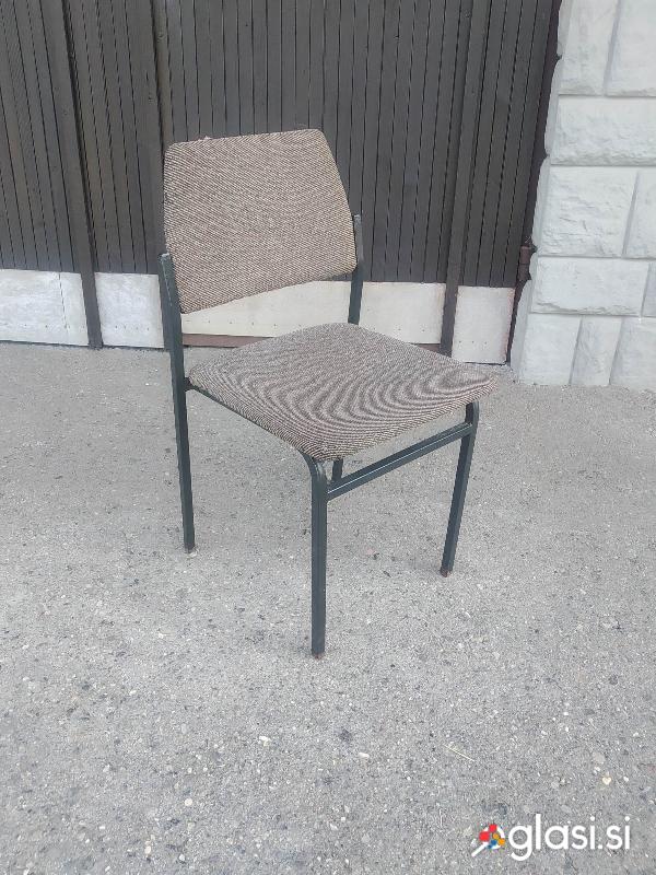 Retro stol oblazinjen s peno