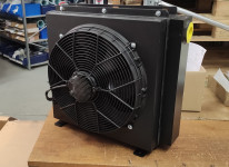 Zračni hladilnik olja 12 VDC - max. 320 lit/min