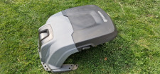 Husqvarna Automower 330X + postaja + hiška