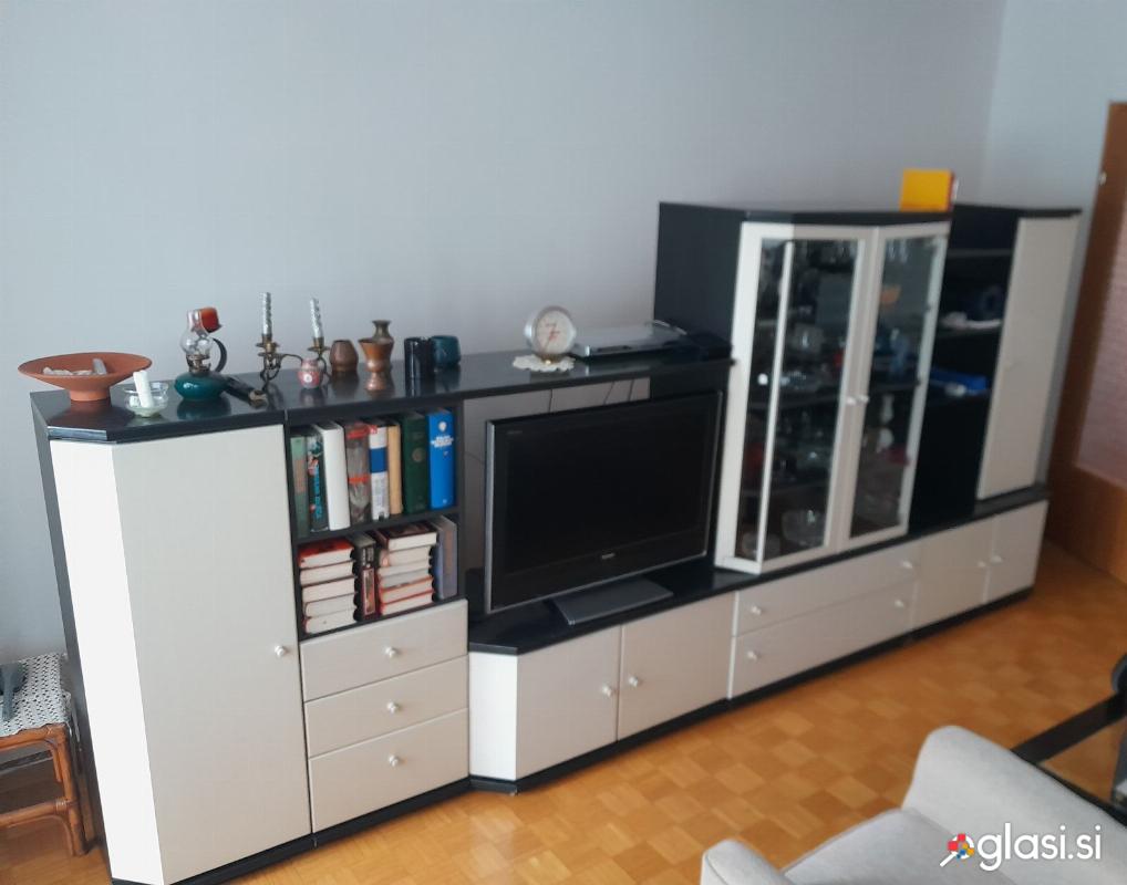 Regal dnevna soba - UGODNO