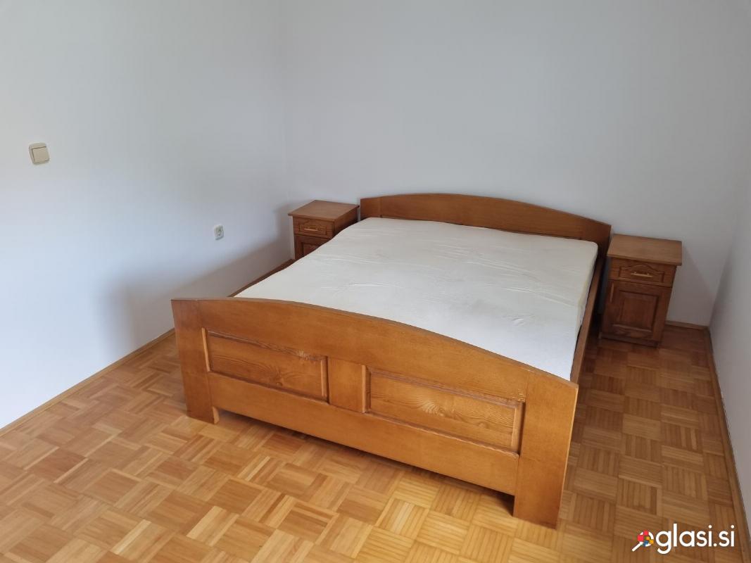 Postelja 160x190 + 2x nočna omarica