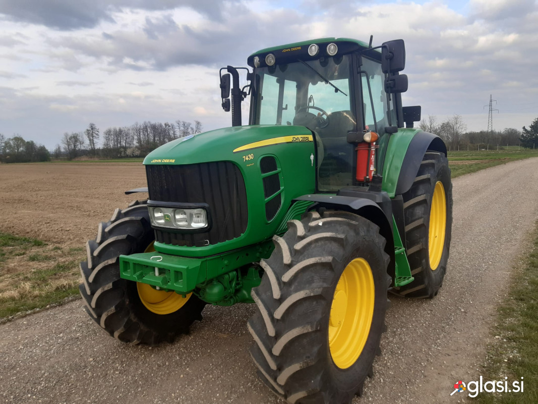 Traktor JOHN DEERE 7430 premium --190ks