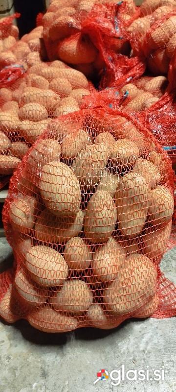JEDILNi KROMPIR 40c/kg KOMENDA 0.12eur/kg KRMILNI SVINJSKI KRMNI