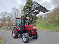 Traktor NTS 704-PRO s čelnim nakladačem