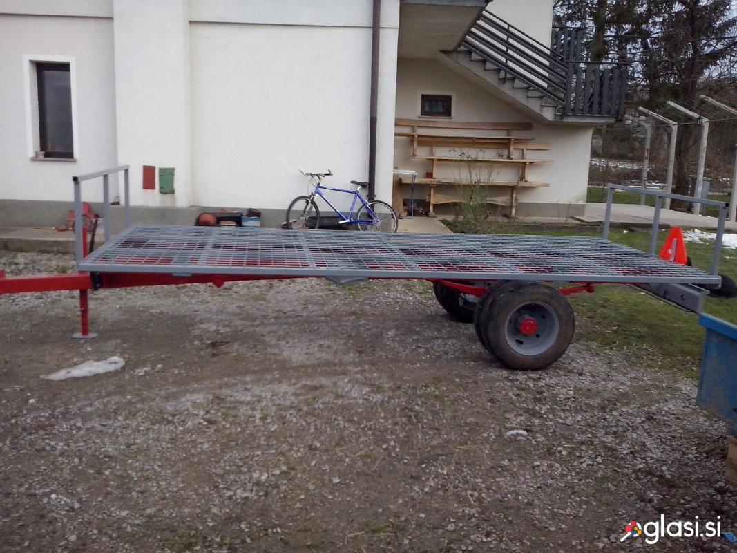 Traktorska prikolica za bale