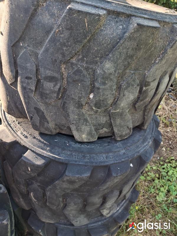 Gume za traktor ali delovni stroj