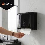 Podajalnik papirnatih brisač zloženk v pregib črn