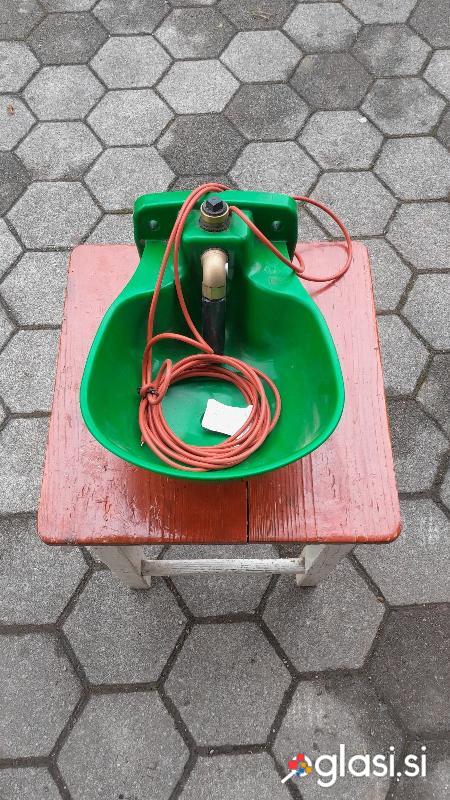 Prodam napajalnik za konje z električnim grelcem ,novo  041 577 413